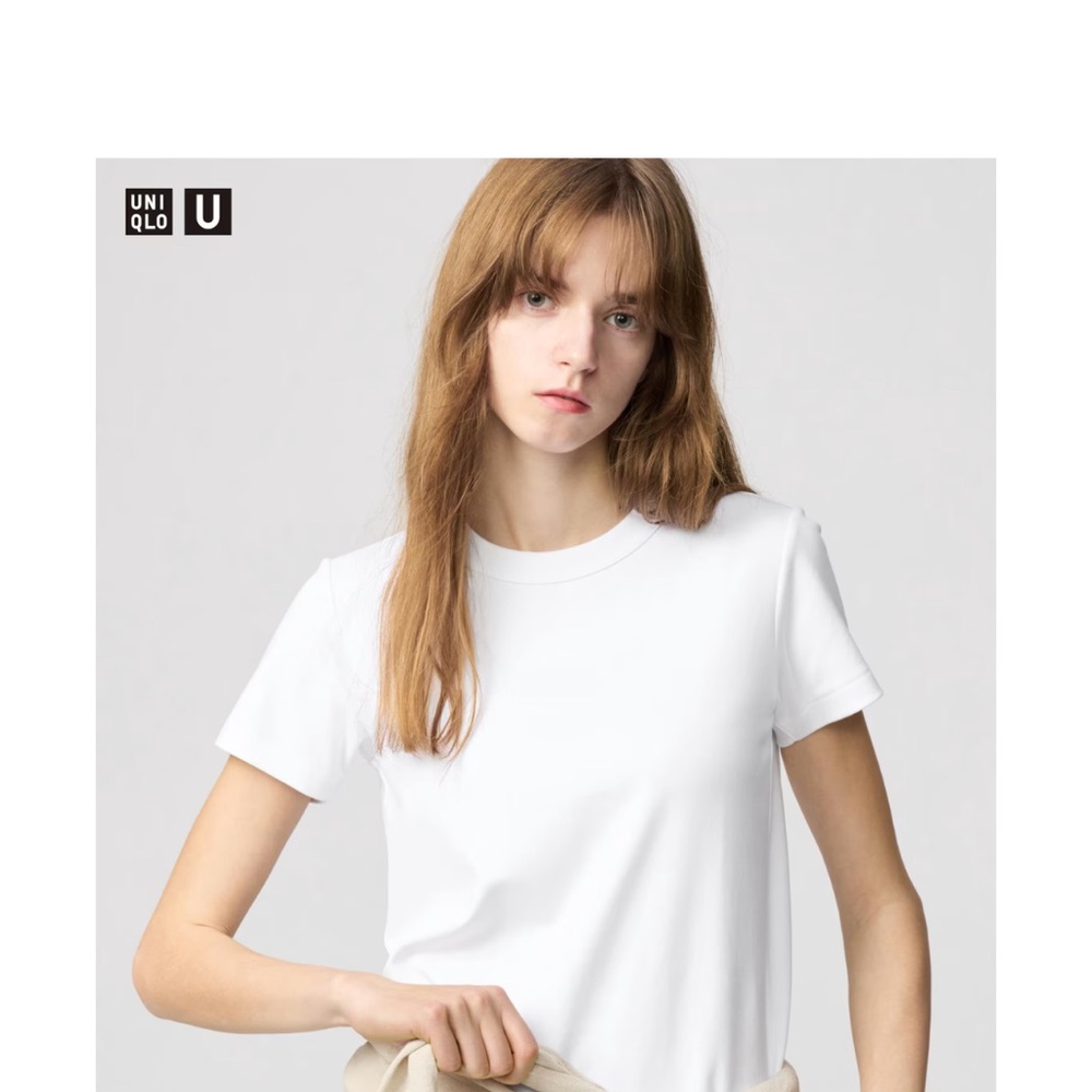 Uniqlo white crew neck Short Sleeve Tee